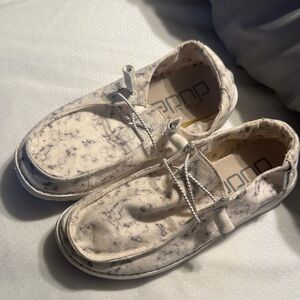 Women’s hey dudes size 6
